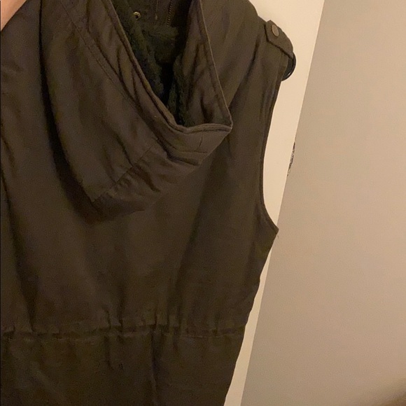 Vest - Picture 4 of 4